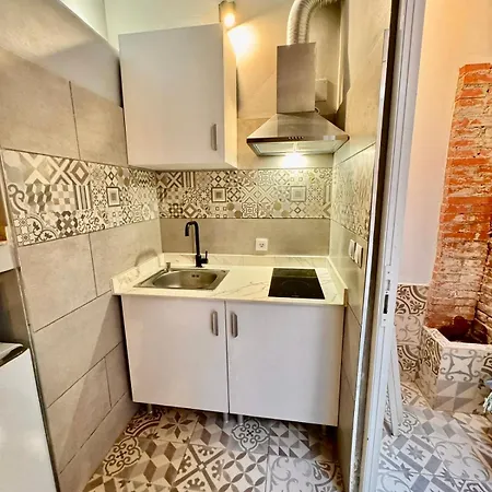 Estudio Nuevo! Al Lado Del Metro L1 L4 L5 Barcellona