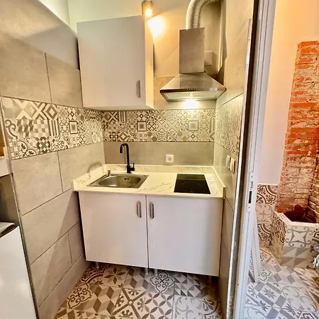 Estudio Nuevo! Al Lado Del Metro L1 L4 L5 Barcellona